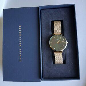 ⌚️Daniel Wellington "Petite Emerald" Watch✨️